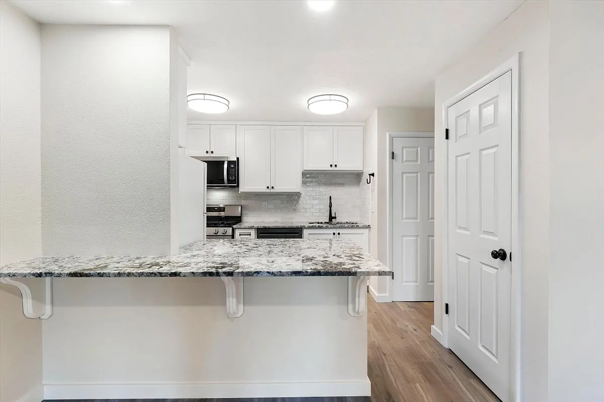 1 bed, 735 sqft, $1,800 — Photo 1