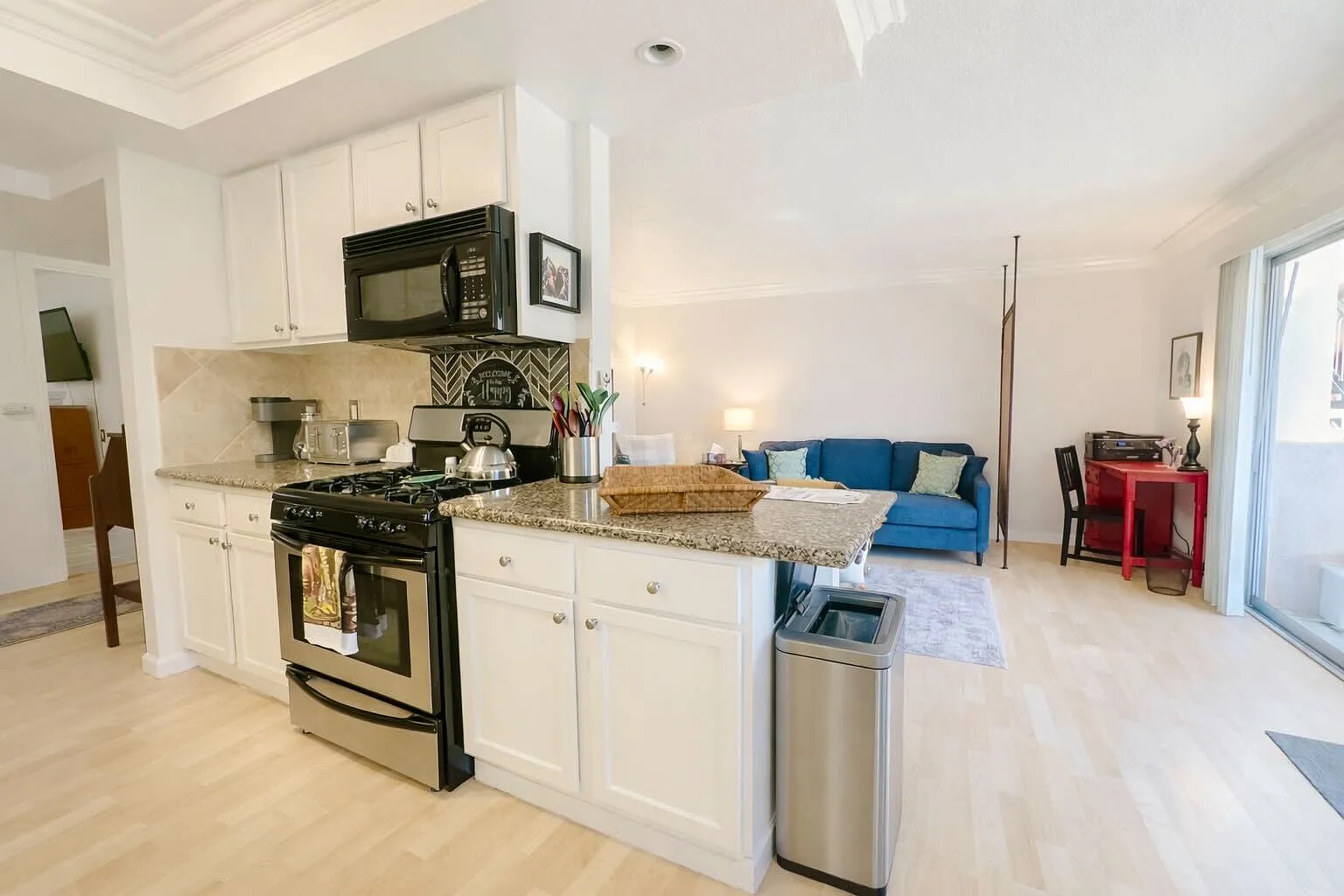 Poolside Condo — Photo 4