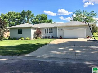 304 E Lincoln St, Elk Point, SD 57025