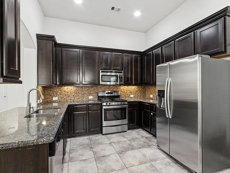 271 Westwood Dr — Photo 12