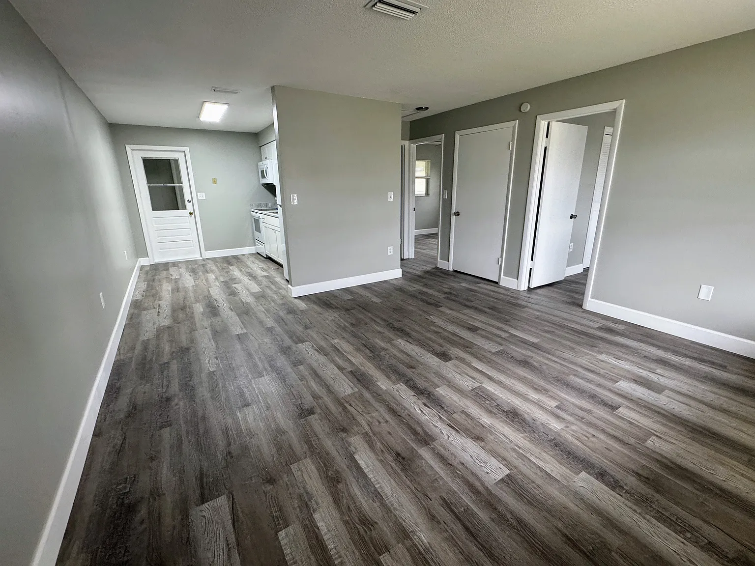2 bed, $1,100 — Photo 3