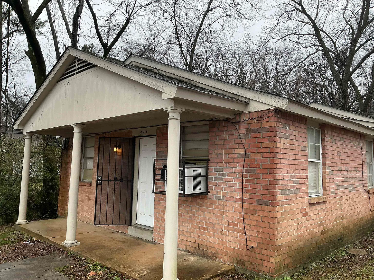 2 bed, 1.0 bath, 672 sqft, $850 — Photo 1