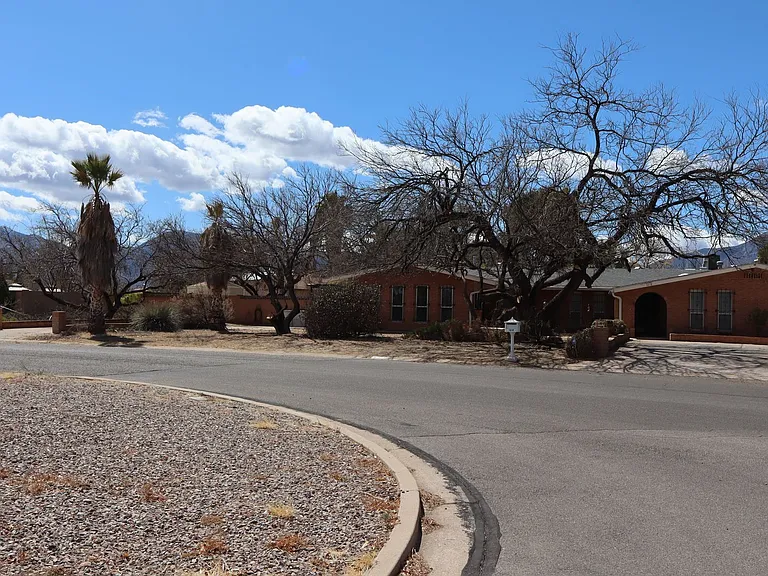 1810 Town And Country Dr — Photo 35