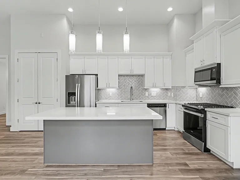 2504 W Tidwell Rd #B — Photo 11