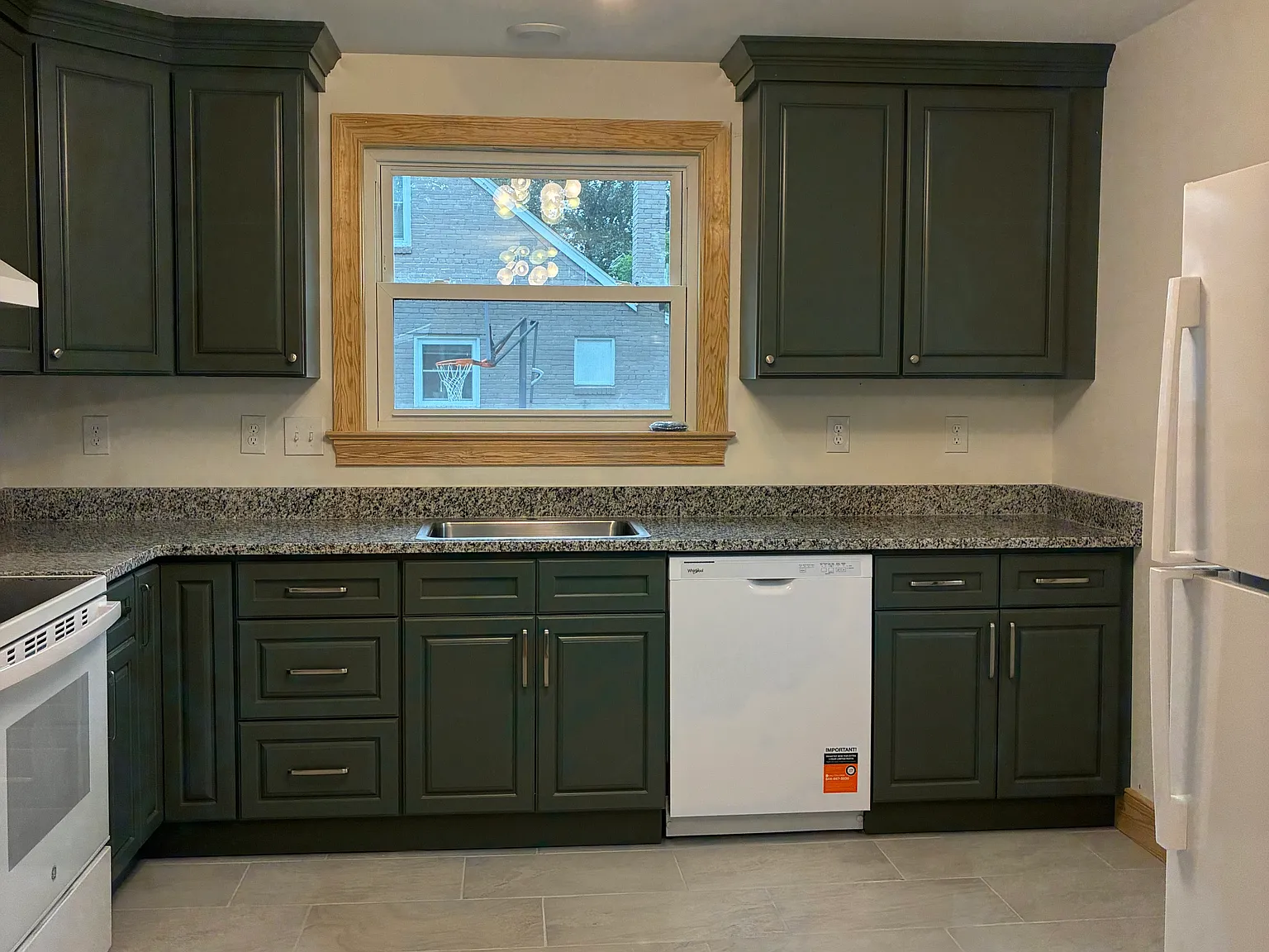 3 bed, 1050 sqft, $2,350 — Photo 2