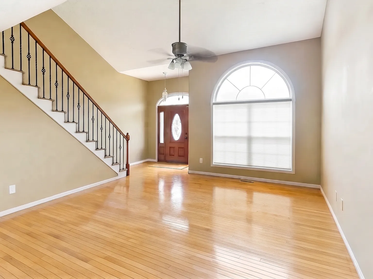 3 bed, 2.5 bath, 1650 sqft, $1,825 — Photo 2