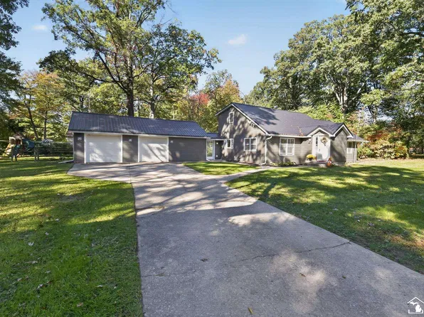8161 Webster Dr, Lambertville, MI 48144