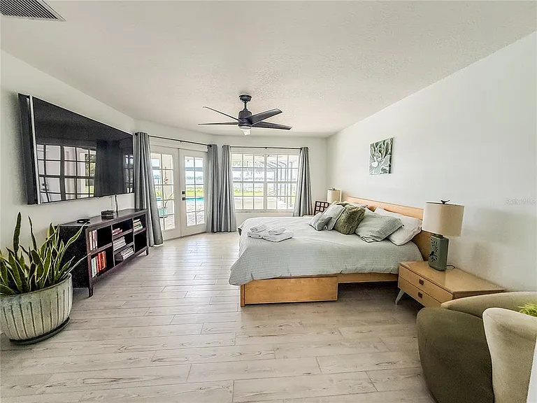 12830 Florida Ave — Photo 20