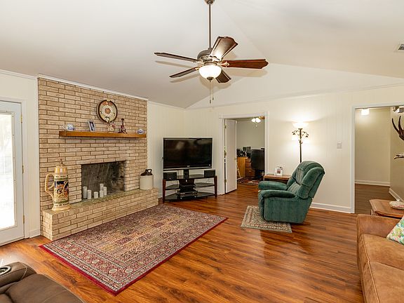 2nd image of 209 Evergreen Dr