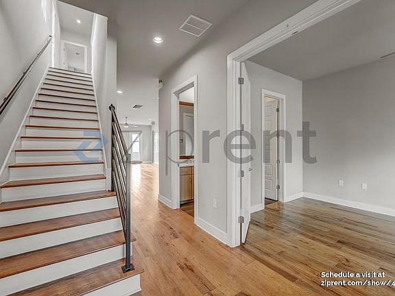 4th image of 6016 Seville Dr