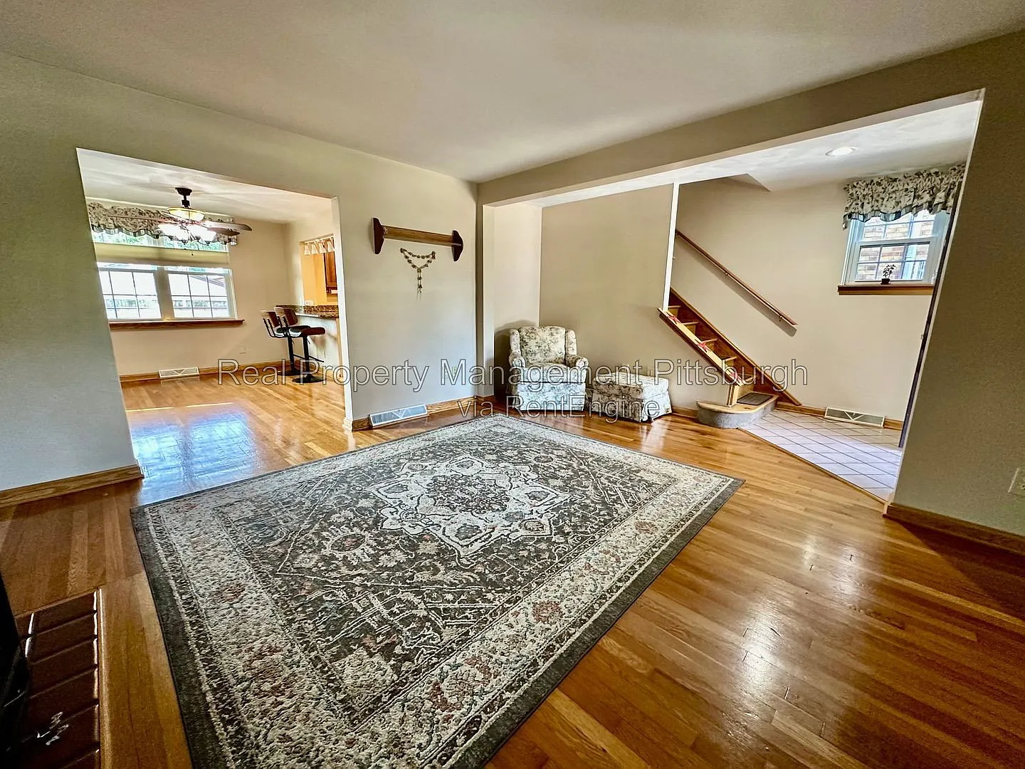 3 bed, 2.0 bath, 1292 sqft, $2,295 — Photo 3