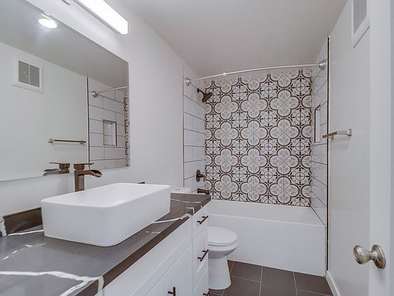 5th image of 3630-3646 Eagle St #3648