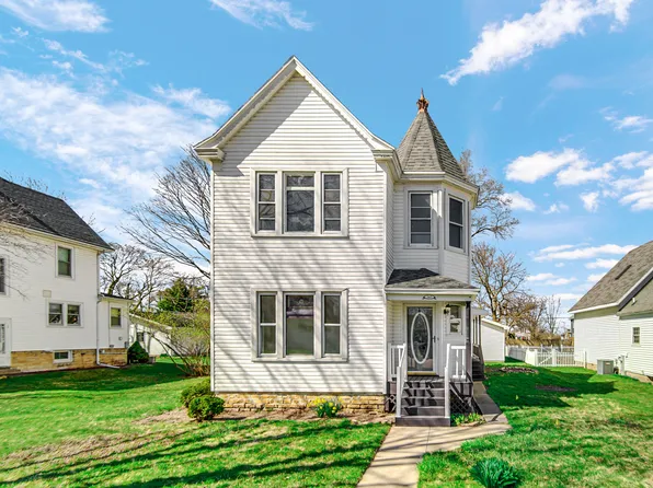 163 S Oak St, Herscher, IL 60941