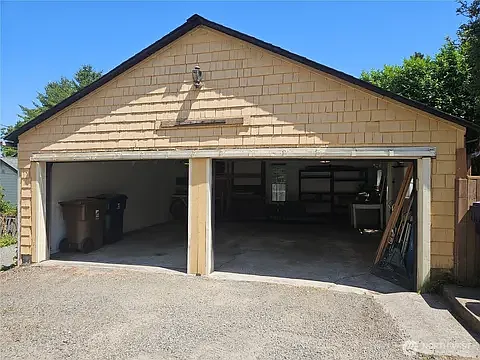 3609 N 26th St — Photo 3