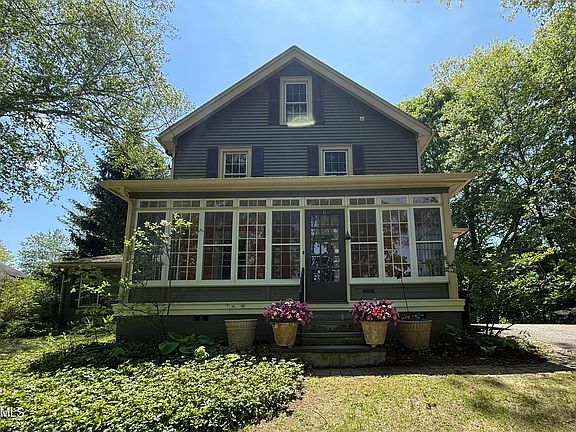 2nd image of 6 Beacon Hill Rd