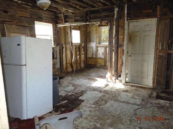 4th image of 4555 Cresap Ave
