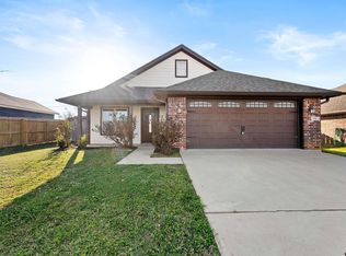 806 James Ct, Chandler, TX