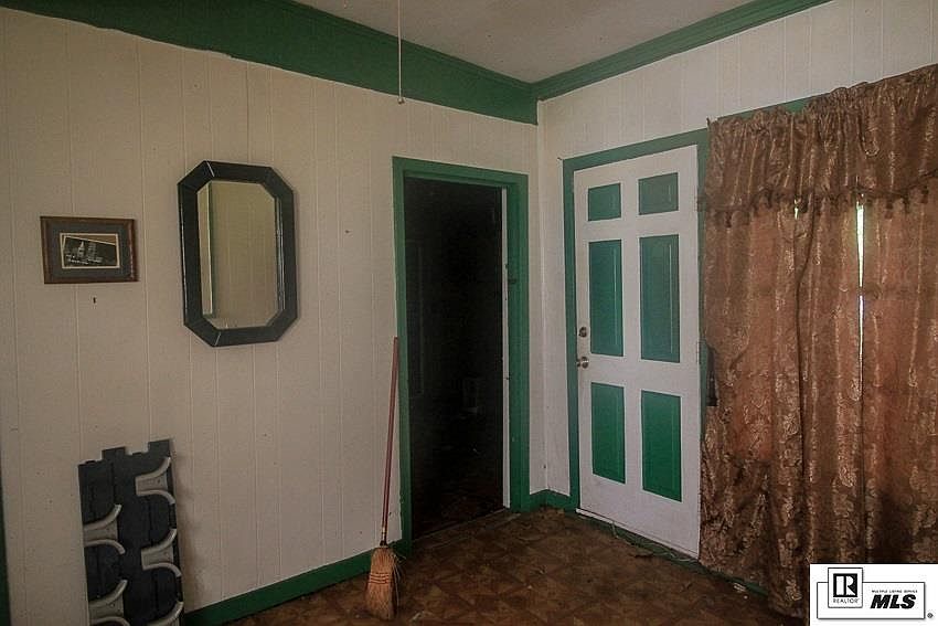 2nd image of 302 S College Ave