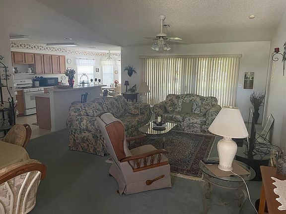 3rd image of 822 Old Oaks Ln