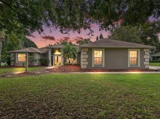 434 Oak View Dr, Tavares, FL 32778