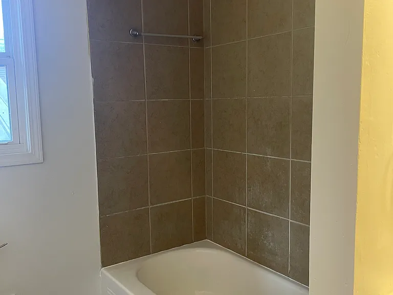 3905 Sparta Dr — Photo 8