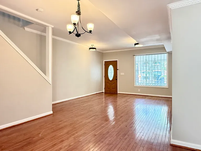 1004 Girard St NW — Photo 7