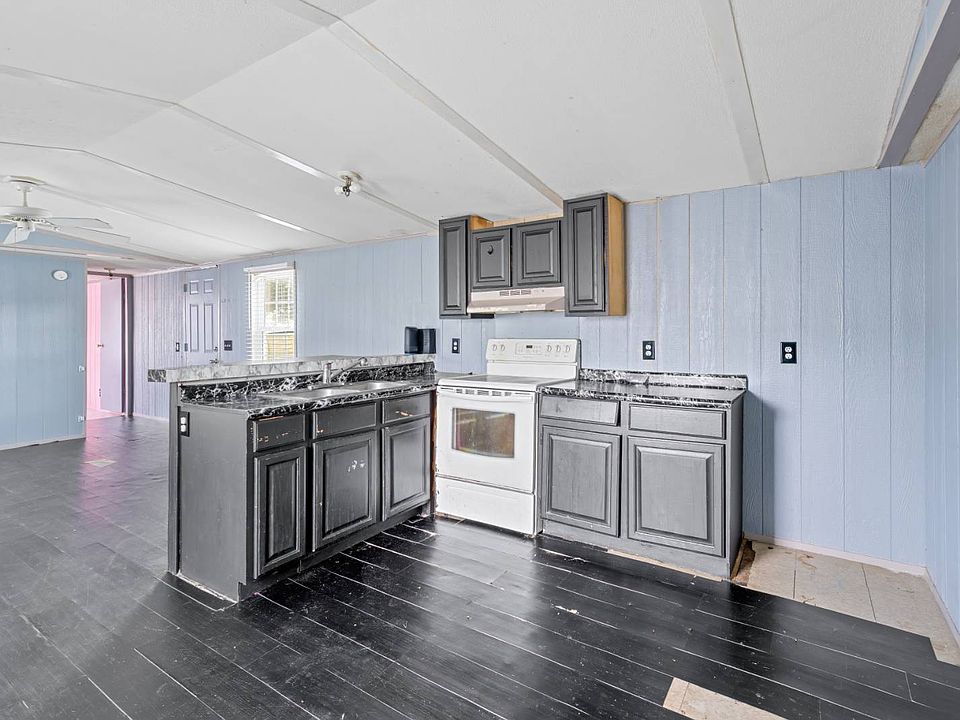 1st image of 305 Mangle Dr #305