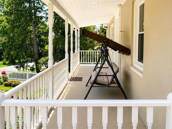 3rd image of 520 Pineland Rd