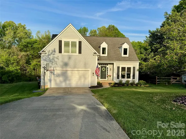 1011 Clearbrook Rd, Matthews, NC 28105