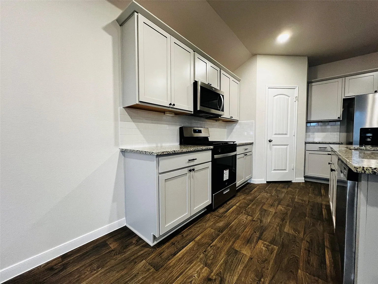 4 bed, 2.5 bath, 1831 sqft, $2,000 — Photo 4