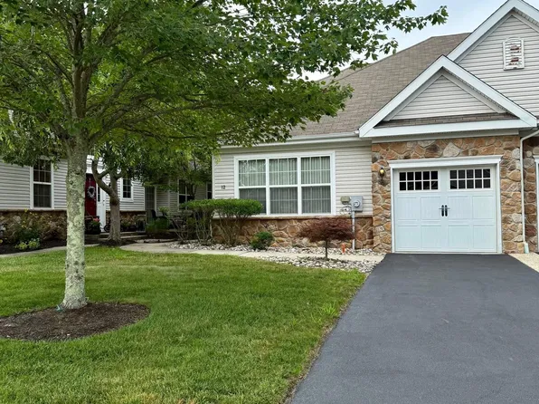 12 Delray Ln, Absecon, NJ 08201