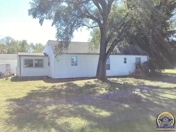 1028 SE 53rd St, Topeka, KS 66609