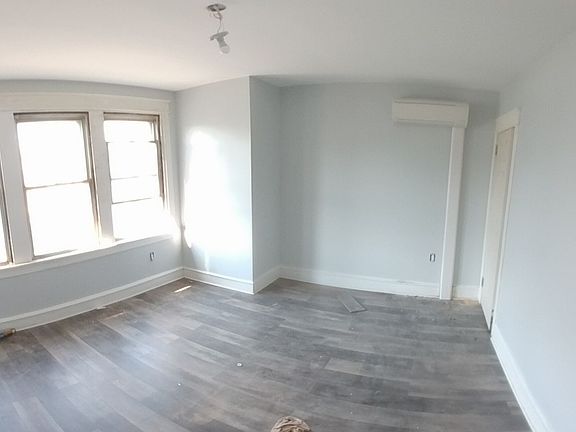 5th image of 5812 Beaumont Ave