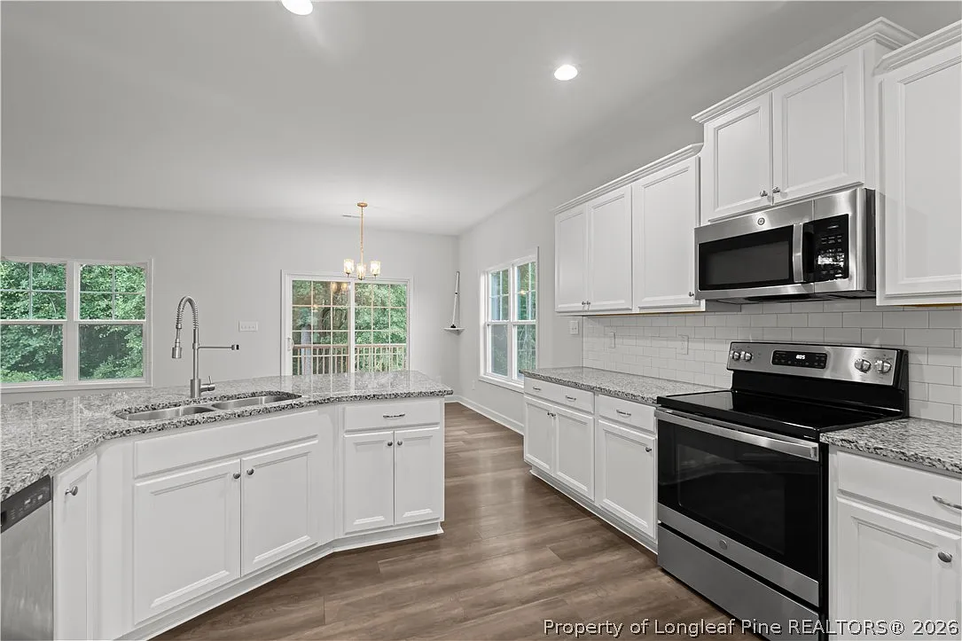 4 bed, 2.5 bath, 2285 sqft, $2,300 — Photo 3