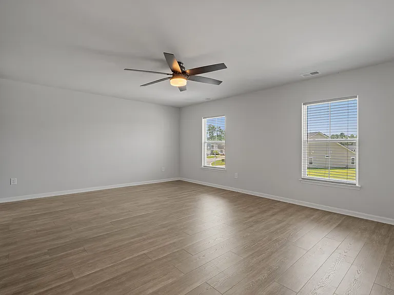 135 Empyrean Cir — Photo 32