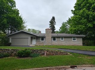 32 Hickory Nut Ln, Springfield, MI 49037