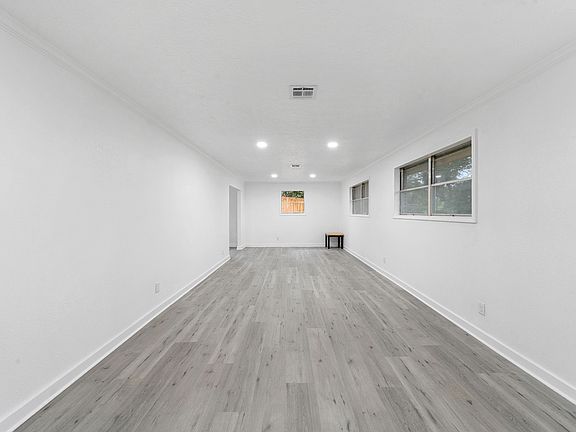 4th image of 1911 Avenue O