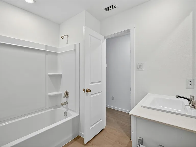 3703 Longleaf Dr — Photo 11