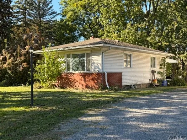 8435 Rochester Rd, Gasport, NY 14067