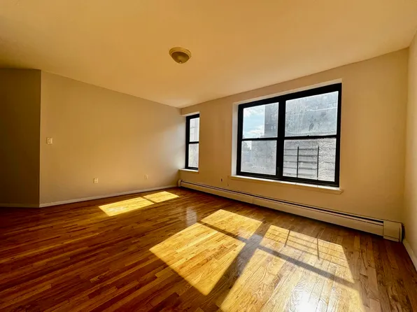 142 Saint Paul's Place image 1 of 12