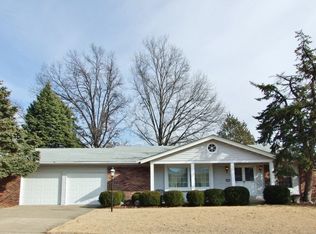 2080 Barcelona Dr, Florissant, MO 63033