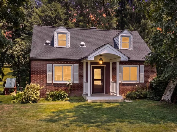 8680 Winchester Dr, Pittsburgh, PA 15237