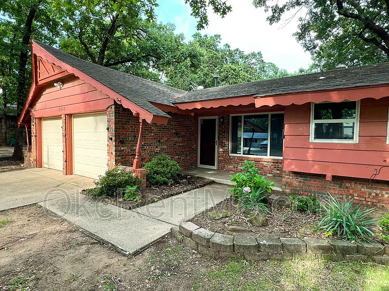 2700 N Wheeler Ave — Photo 3