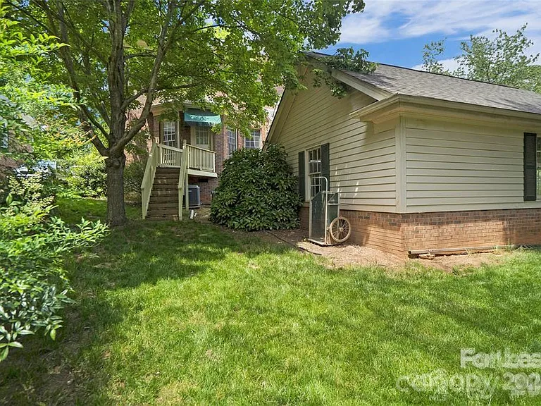 112 McConnell Dr — Photo 12