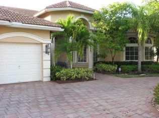 600 Enclave Cir W, Pembroke Pines, FL 33027