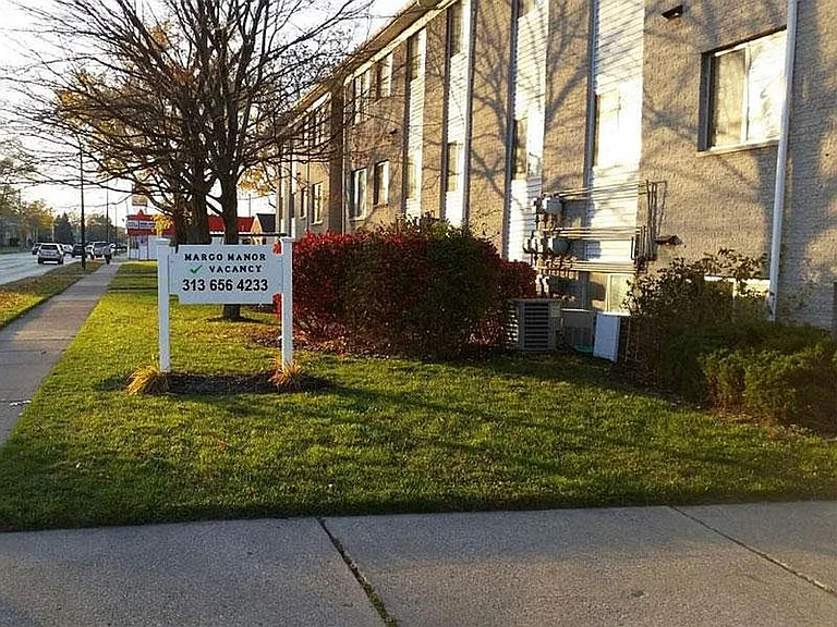 1250 W Nine Mile Rd — Photo 2
