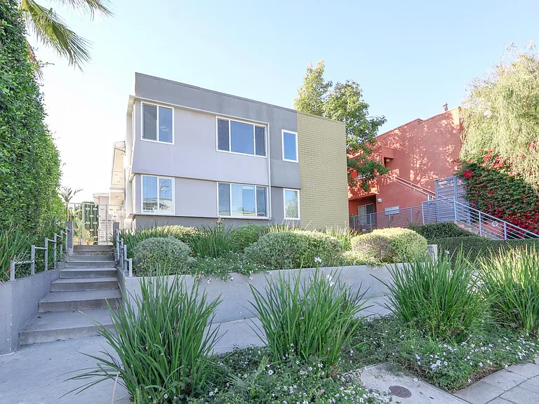 609 N Hayworth Ave #105 — Photo 2