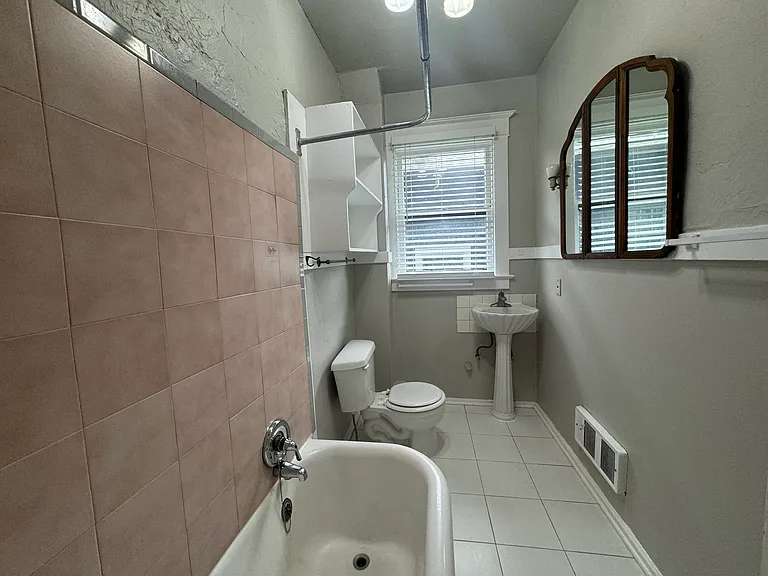 716 N J St #C — Photo 9