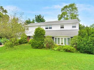 24 Briarwood Dr #24, Glen Cove, NY 11542