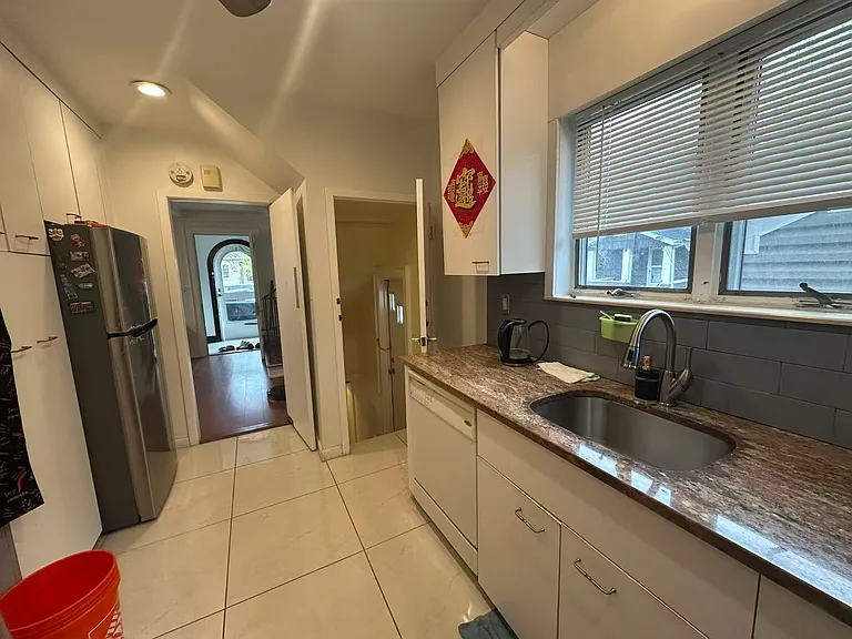 29 Holland Ave — Photo 4
